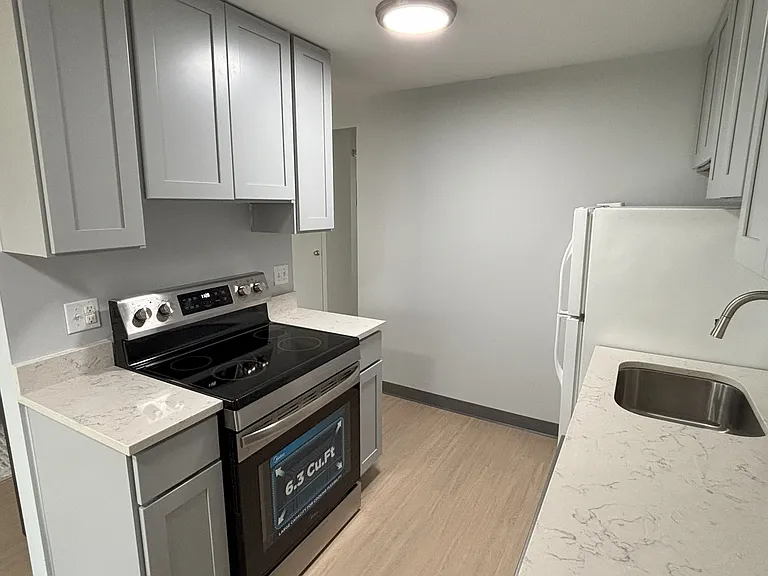 39 Therese Ave — Photo 17