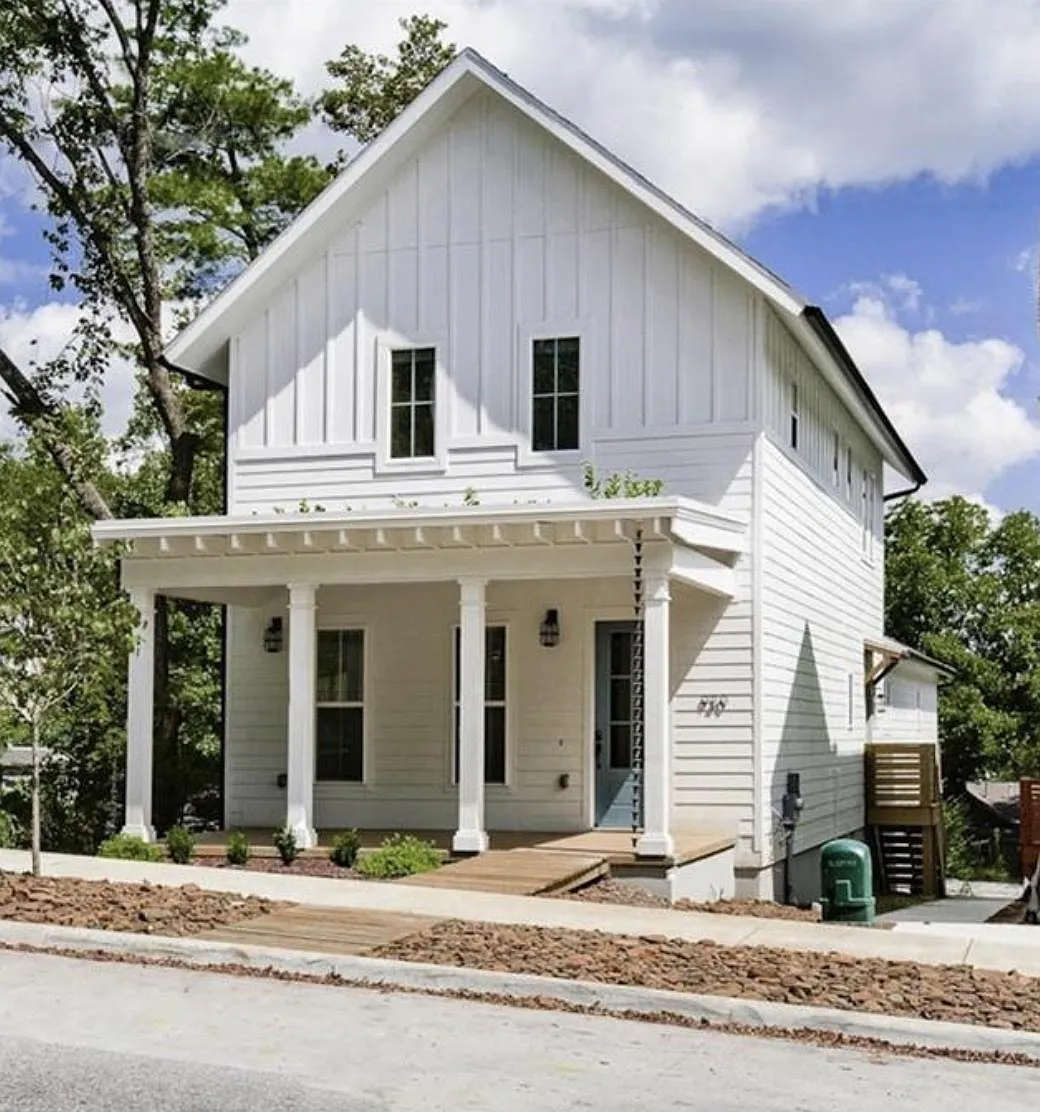 3 bed, 2.5 bath, 1760 sqft, $2,400 — Photo 1
