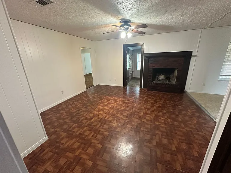 2504 Lake Rd — Photo 3