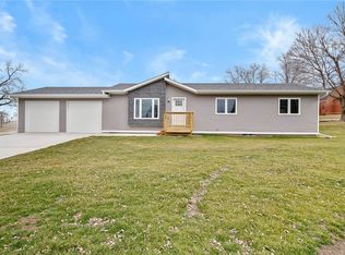 305 NW 2nd St, Panora, IA 50216