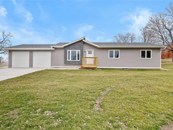 305 NW 2nd St, Panora, IA 50216