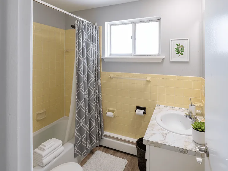 Washington Square Apartments — Photo 8