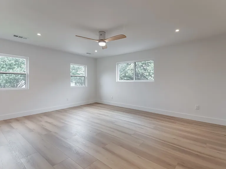 2418 Grandview Dr — Photo 26