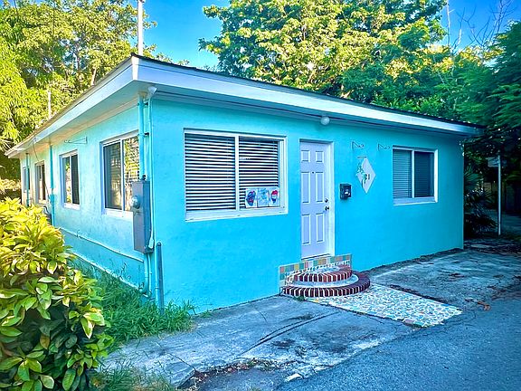 2nd image of 721 Galveston Ln