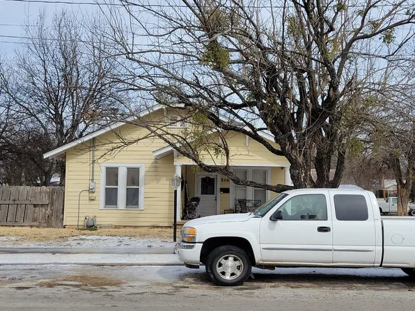 516 E Gilbert St, Henrietta, TX 76365
