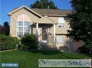 4 Balsley Ct, Sicklerville, NJ 08081