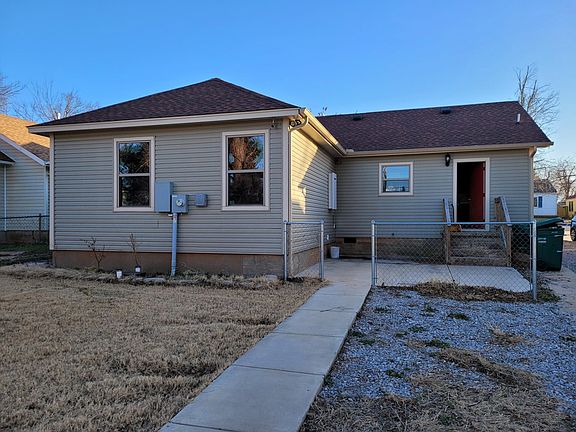2nd image of 917 Elm Ave