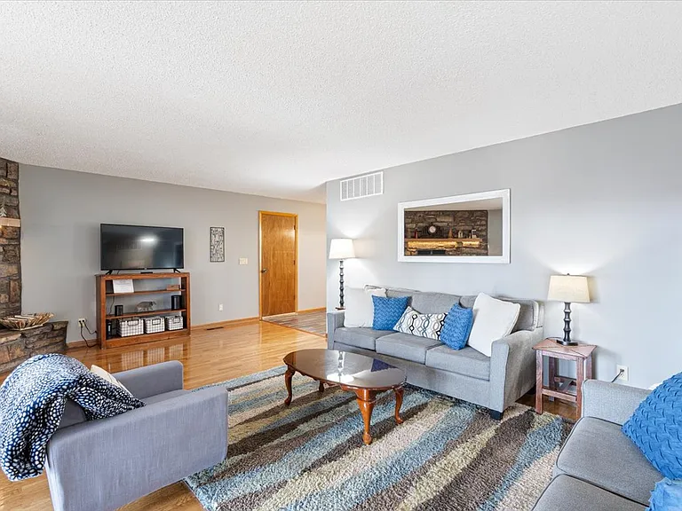 37 Churchill Dr — Photo 11