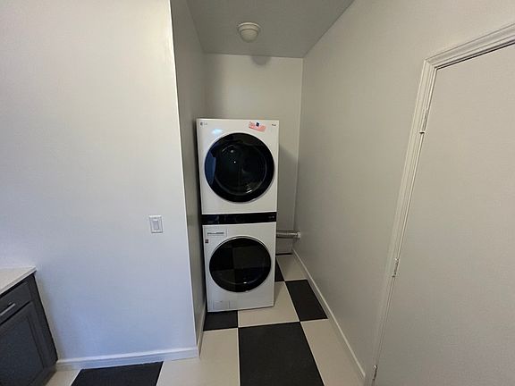 3rd image of 5142 S King Dr #1C