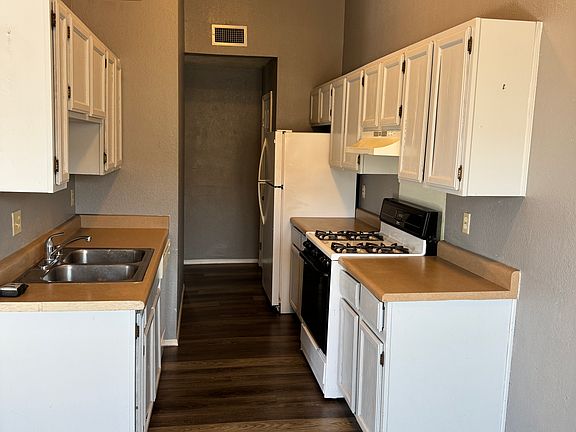 3rd image of 10609 Cuatro Vistas Dr #D
