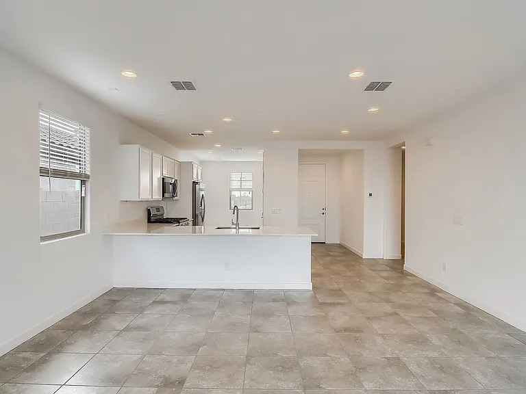 16894 W Evergreen Rd — Photo 5