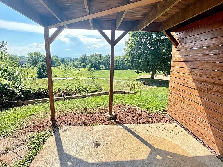 33 Park View Dr — Photo 15