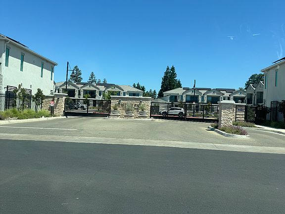 3rd image of 602 W Mahogany Ln