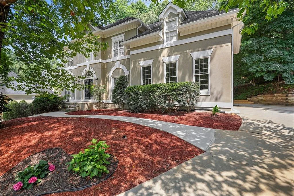 5 bed, 3.5 bath, 3044 sqft, $4,000 — Photo 1