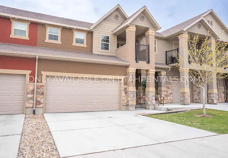 198 E Segovia Ln — Photo 2