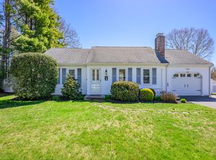 136 Sheaffer Rd, Centerville, MA 02632