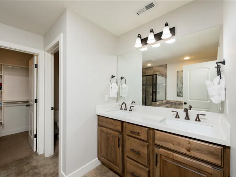 832 S Edgewater Ct — Photo 17