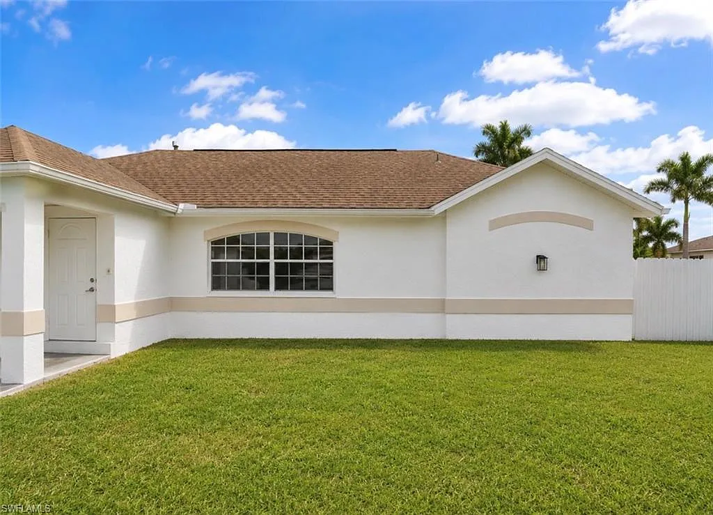 2 bed, 1.0 bath, 1176 sqft, $2,400 — Photo 1