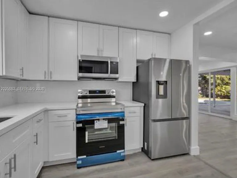 3811 NW 6th Pl — Photo 8