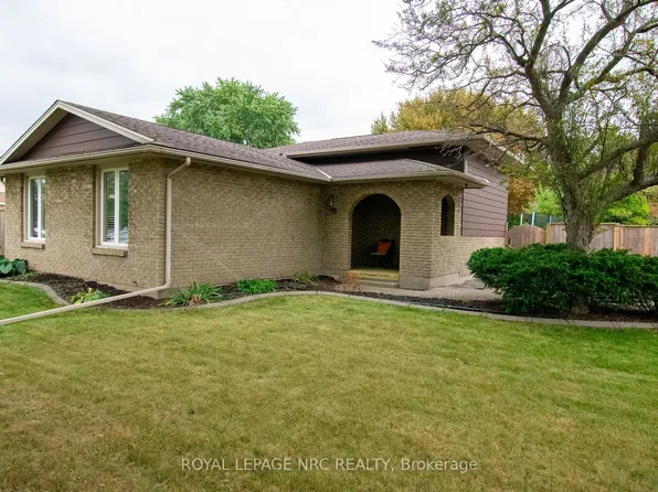 46 Trelawn Pkwy, Welland, ON L3C 1W5