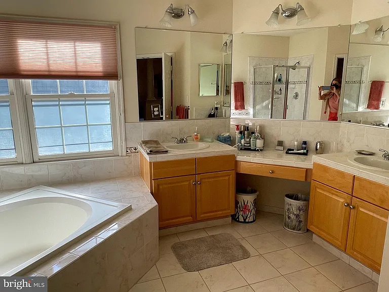 6915 Bonheim Ct — Photo 23