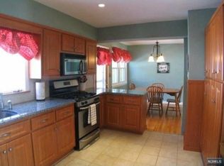 119 High Crest Dr, West Milford, NJ 07480