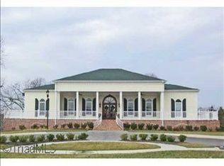 7292 Henson Forest Dr, Summerfield, NC 27358