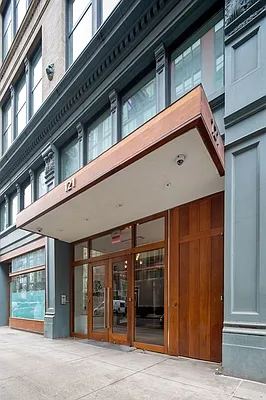 Sold by SR8 REALTY LLC | media 21