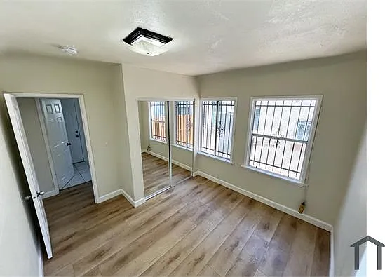 2915 W Florence Ave — Photo 13