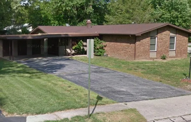 102 Derbyshire Dr — Photo 1