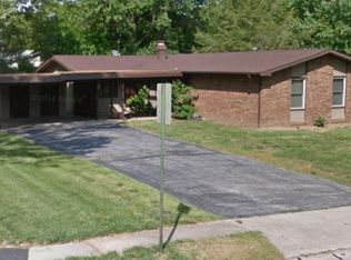 100 Derbyshire Dr, Belleville, IL