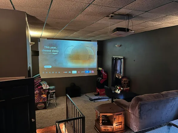 220 W 7th Ave Room 1-3, Tarentum, PA 15084