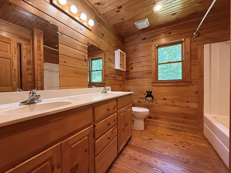303 Pine Ln — Photo 7