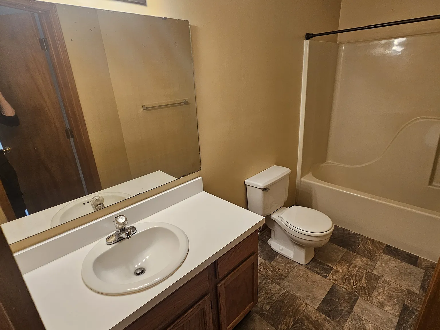 2 bed, 1200 sqft, $1,800 — Photo 4