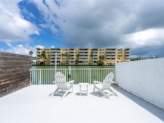 3rd image of 7925 Crespi Blvd Unit 2