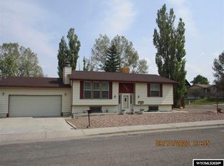 1220 Church View Dr, Green River, WY 82935