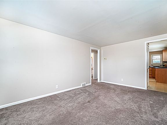 5th image of 210 New Haven Ln
