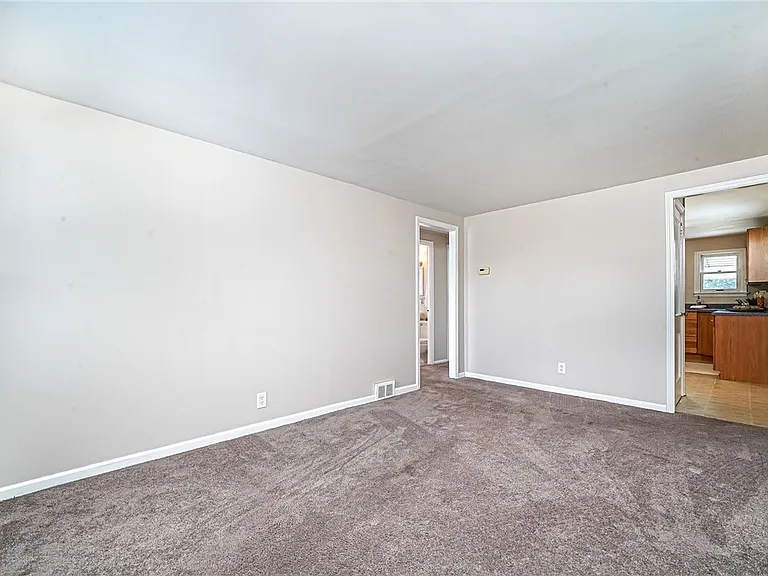 210 New Haven Ln — Photo 5