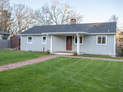 2 Menunketesuck Dr, Clinton, CT, 06413