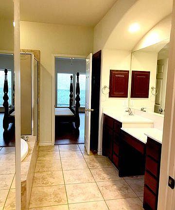 master bedroom bathroom