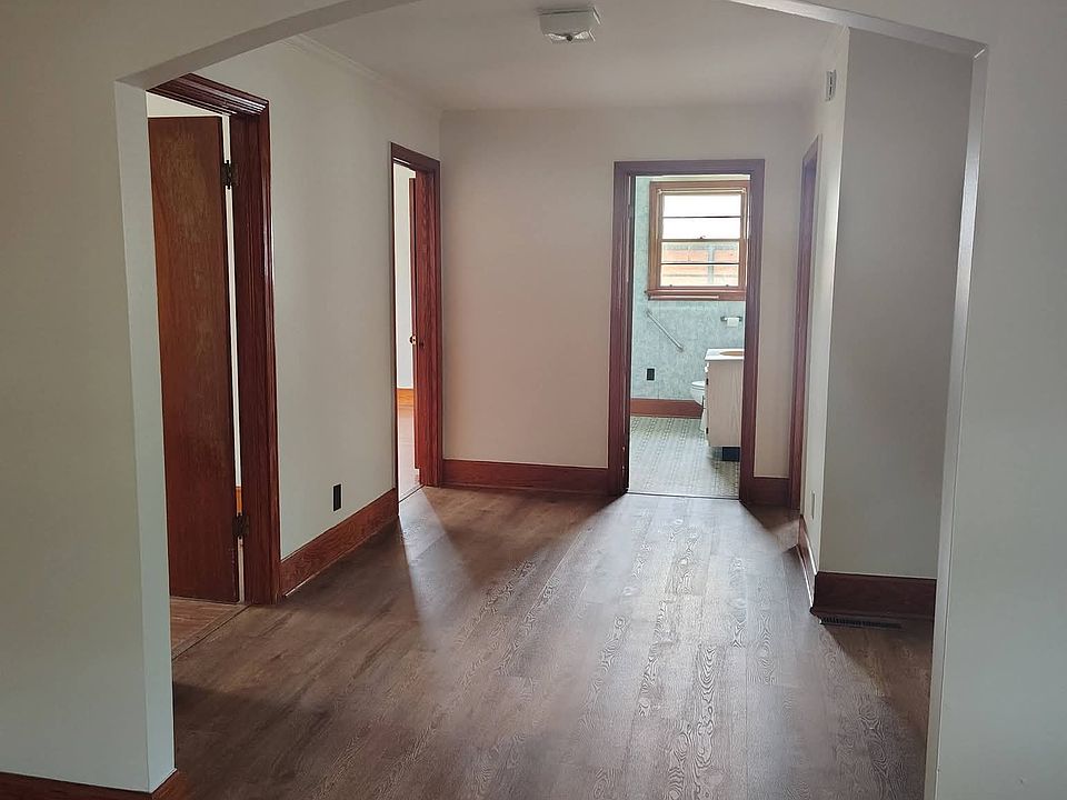 1st image of 143 W Virginia Rd
