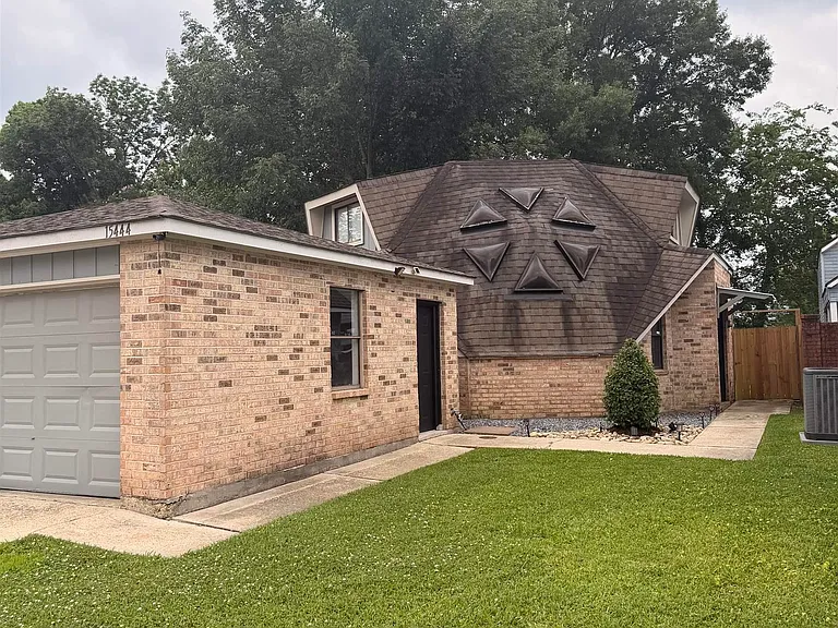 15444 Summerwood Ave — Photo 1