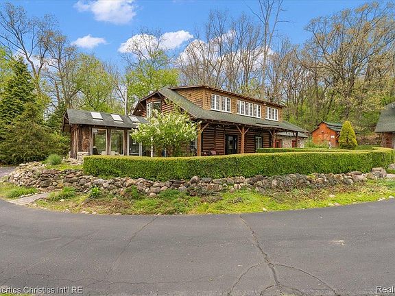 2nd image of 4880 Algonquin Blvd