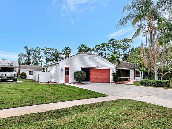 3rd image of 338 NE Camelot Drive