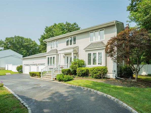 1 Stonehurst Lane, Dix Hills, NY 11746