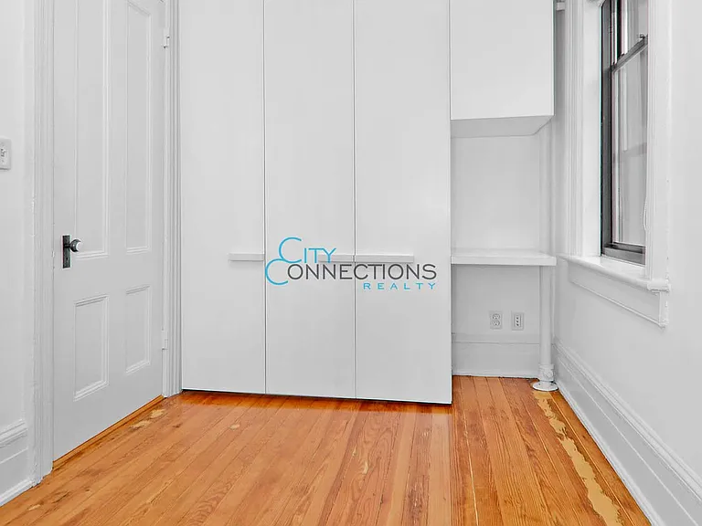 223 W 21st St #5N — Photo 8
