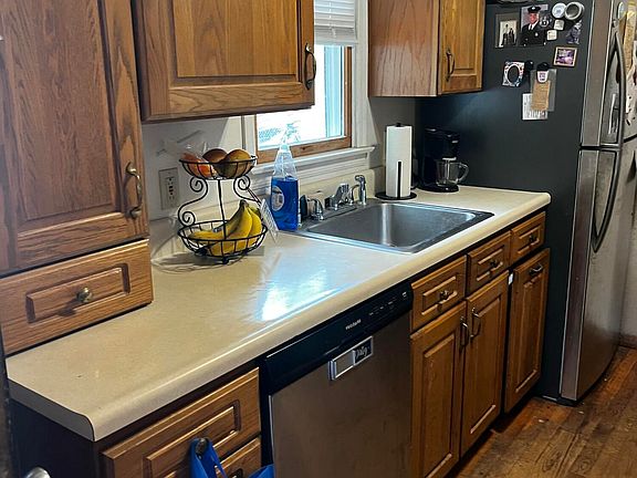 4th image of 542 Jackson Avenue