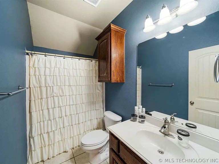 26545 Foxen Dr — Photo 17