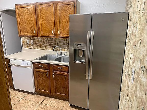 5th image of 5921 Maiden Ln