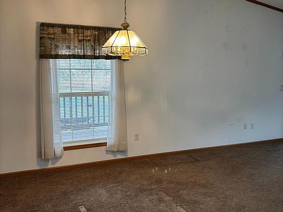 5th image of 104 Boyer Rd